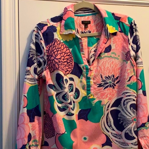 Beautiful patterned top! 🌸 - Picture 1 of 8